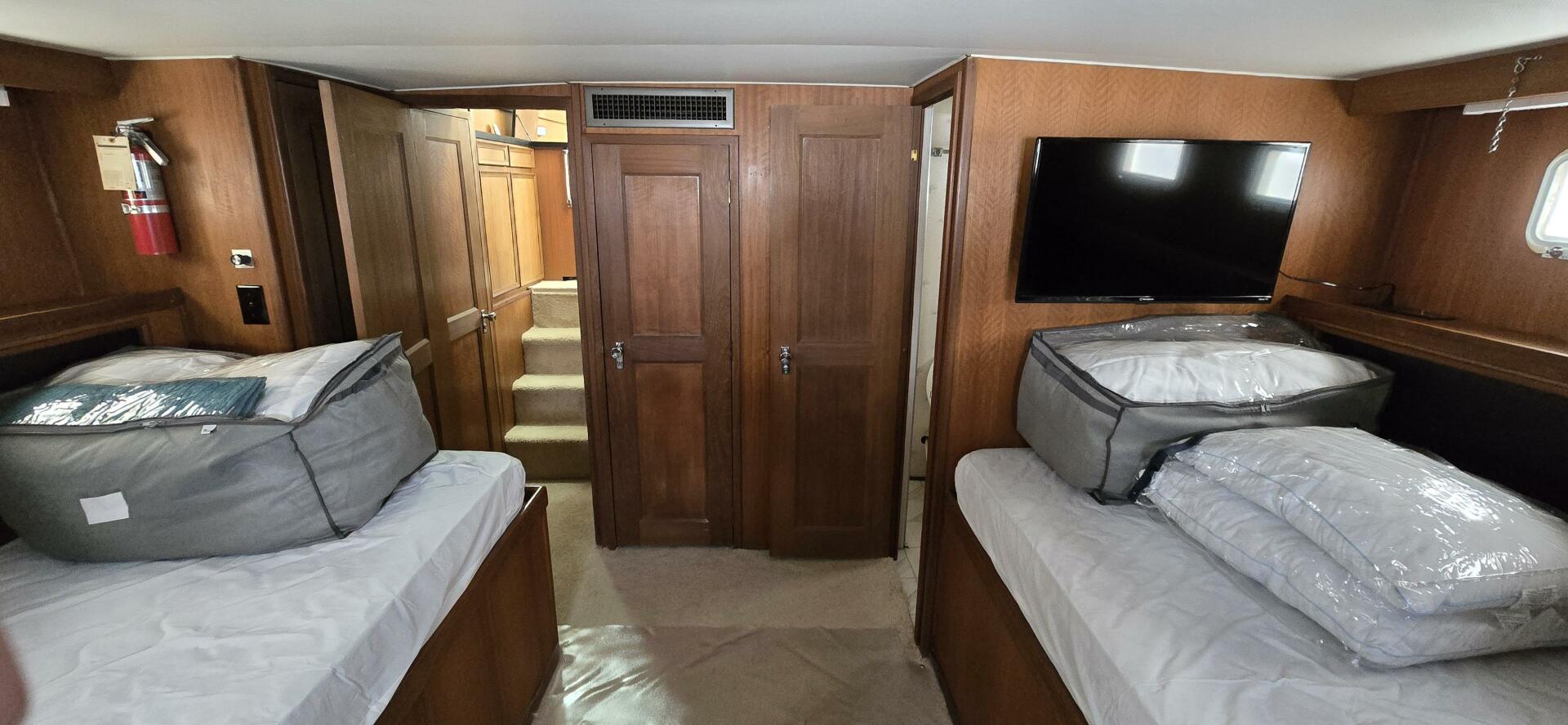 Slide: The Image of Hatteras Double Cabin 1978 - 5165099