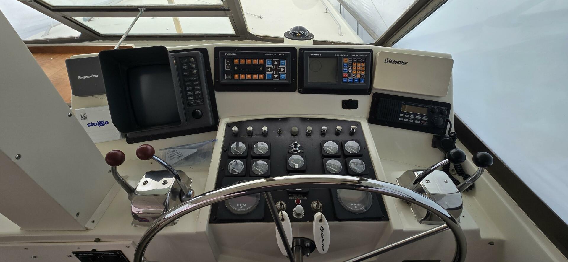 Slide: The Image of Hatteras Double Cabin 1978 - 5165111