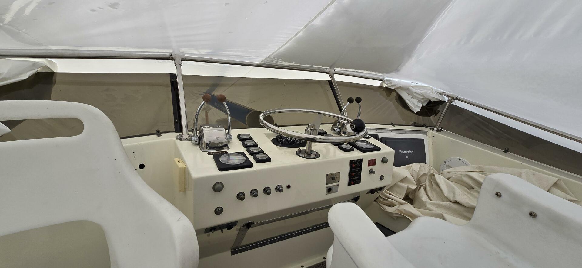 Slide: The Image of Hatteras Double Cabin 1978 - 5165116