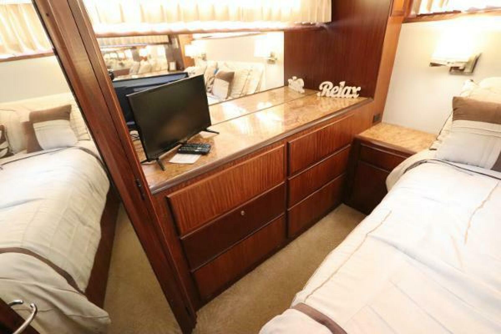 Slide: The Image of Hatteras Double Cabin 1990 - 5008191