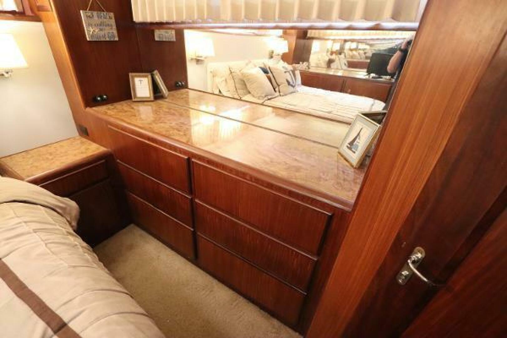 Slide: The Image of Hatteras Double Cabin 1990 - 5008193