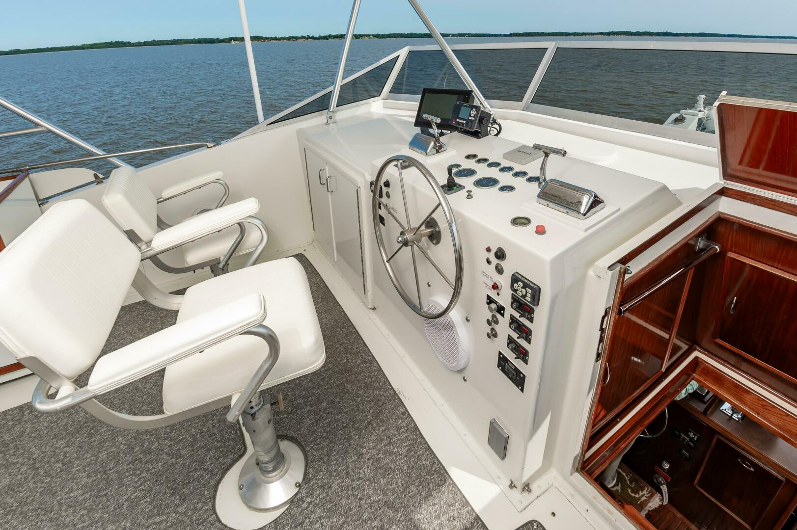 Slide: The Image of 1980 Hatteras Extended Deck Power 9832157 981829184 0 090620250655 31 (1) - 5375818