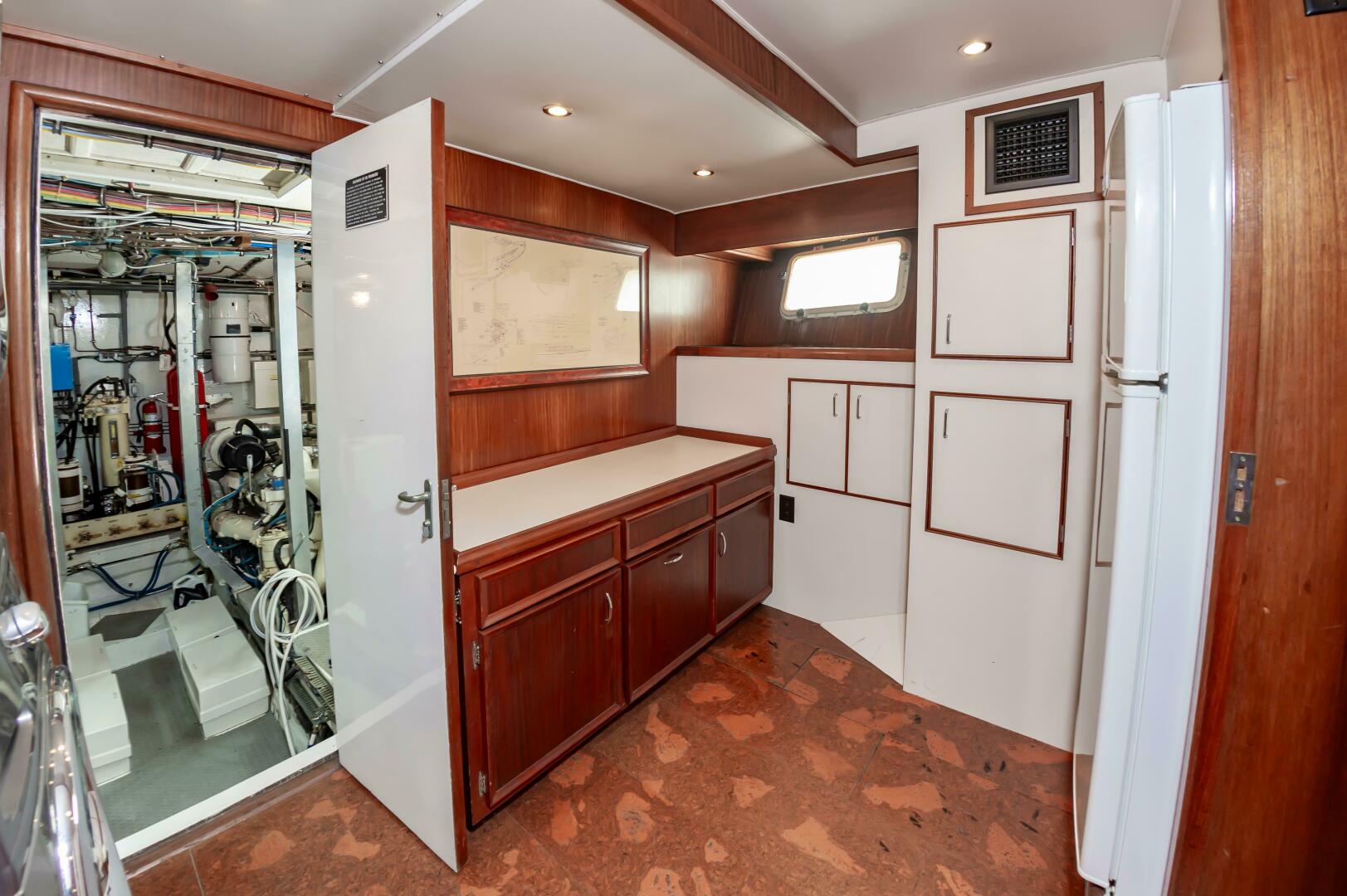 Slide: The Image of 1980 Hatteras Extended Deck Power 9832157 981829241 0 090620250700 78 - 5375777
