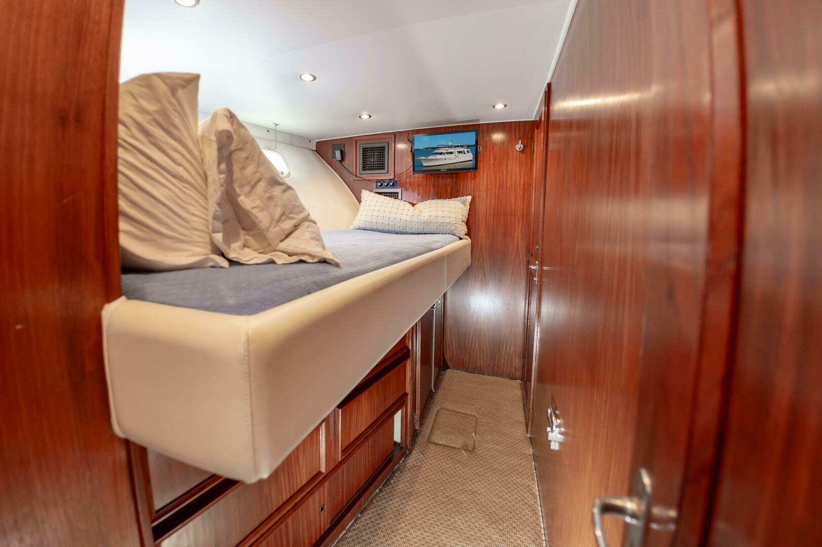 Slide: The Image of 1980 Hatteras Extended Deck Power 9832157 981829232 0 090620250659 69 - 5375783