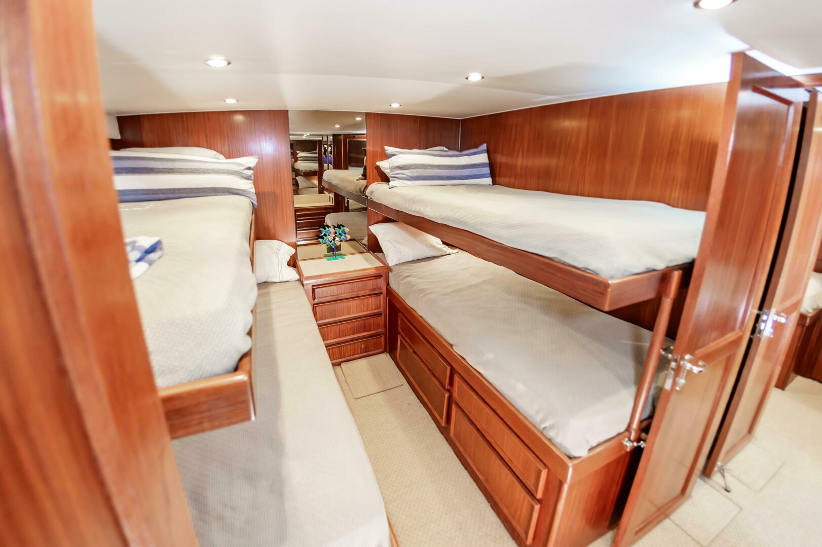 Slide: The Image of 1980 Hatteras Extended Deck Power 9832157 981829220 0 090620250658 57 - 5375799