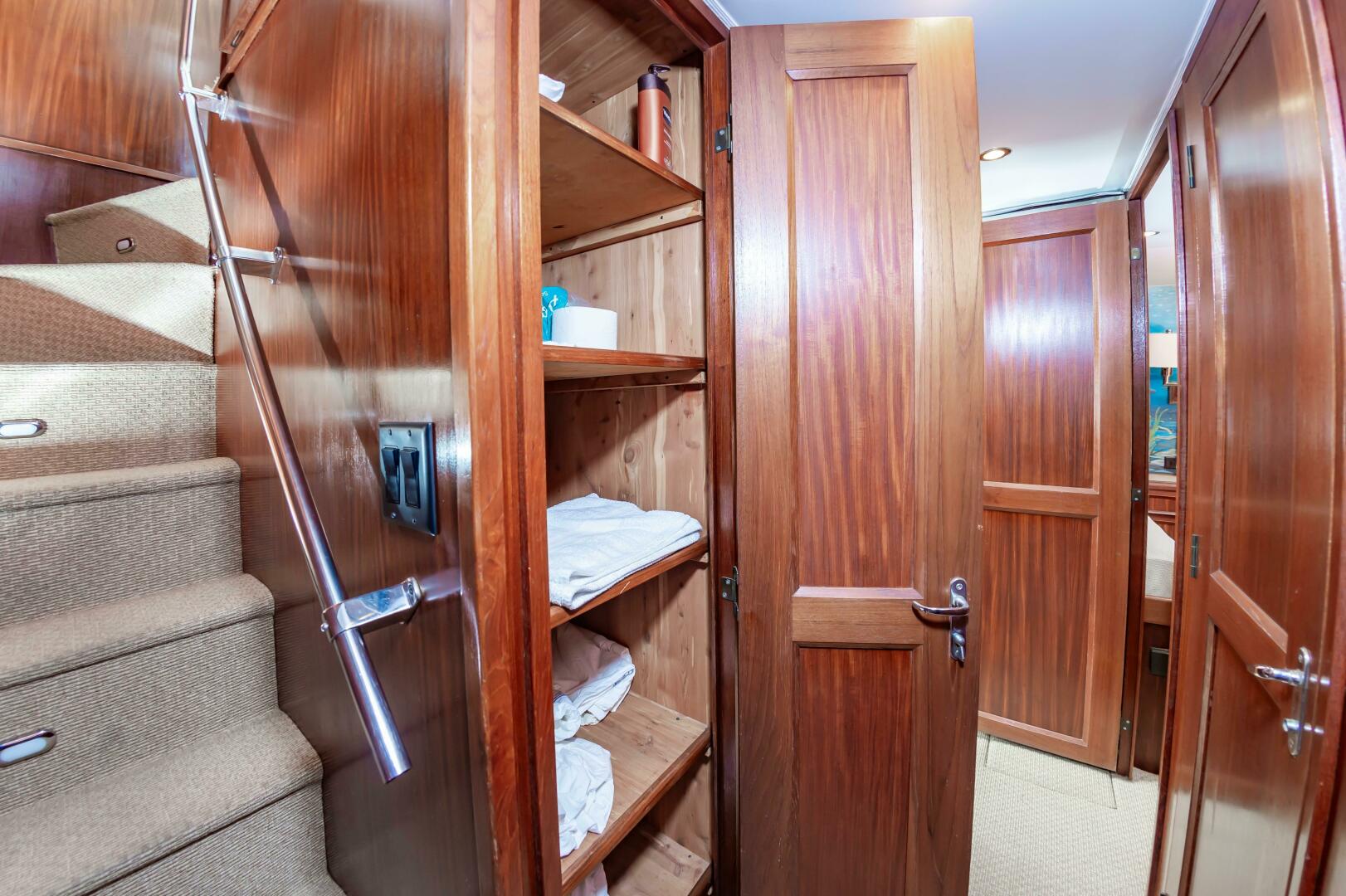 Slide: The Image of 1980 Hatteras Extended Deck Power 9832157 981829214 0 090620250657 51 - 5375802