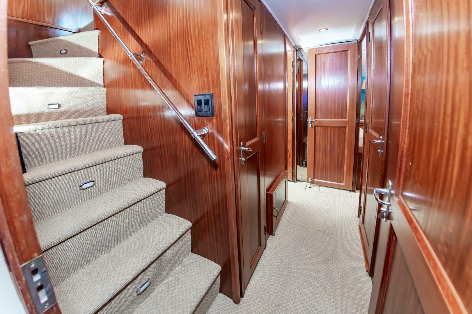 Slide: The Image of 1980 Hatteras Extended Deck Power 9832157 981829204 0 090620250656 41 - 5375808
