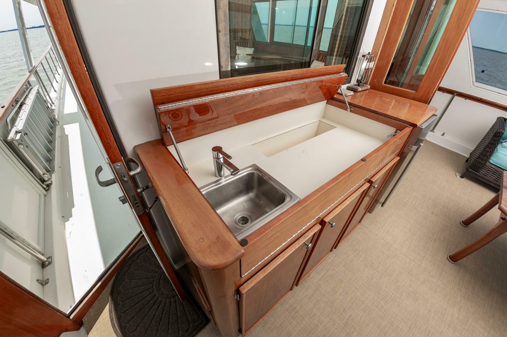 Slide: The Image of 1980 Hatteras Extended Deck Power 9832157 981829177 0 090620250654 27 - 5375821