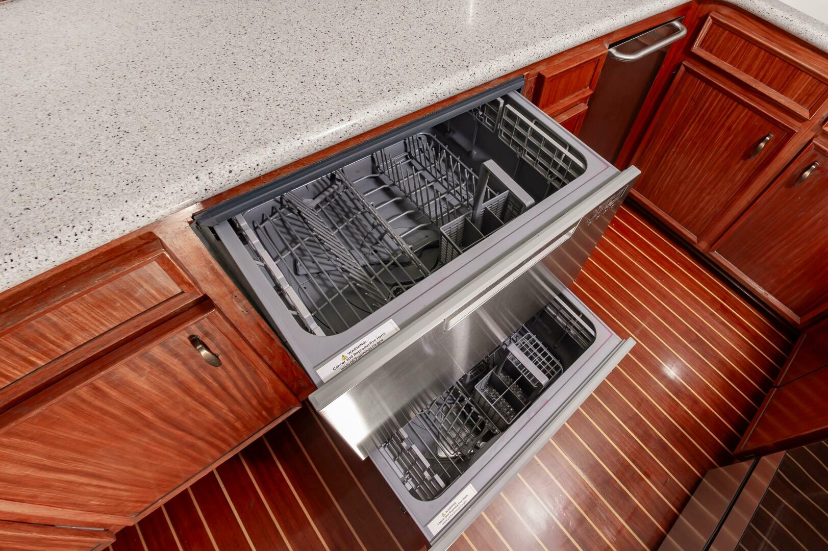 Slide: The Image of 1980 Hatteras Extended Deck Power 9832157 981829166 0 090620250653 18 - 5375830