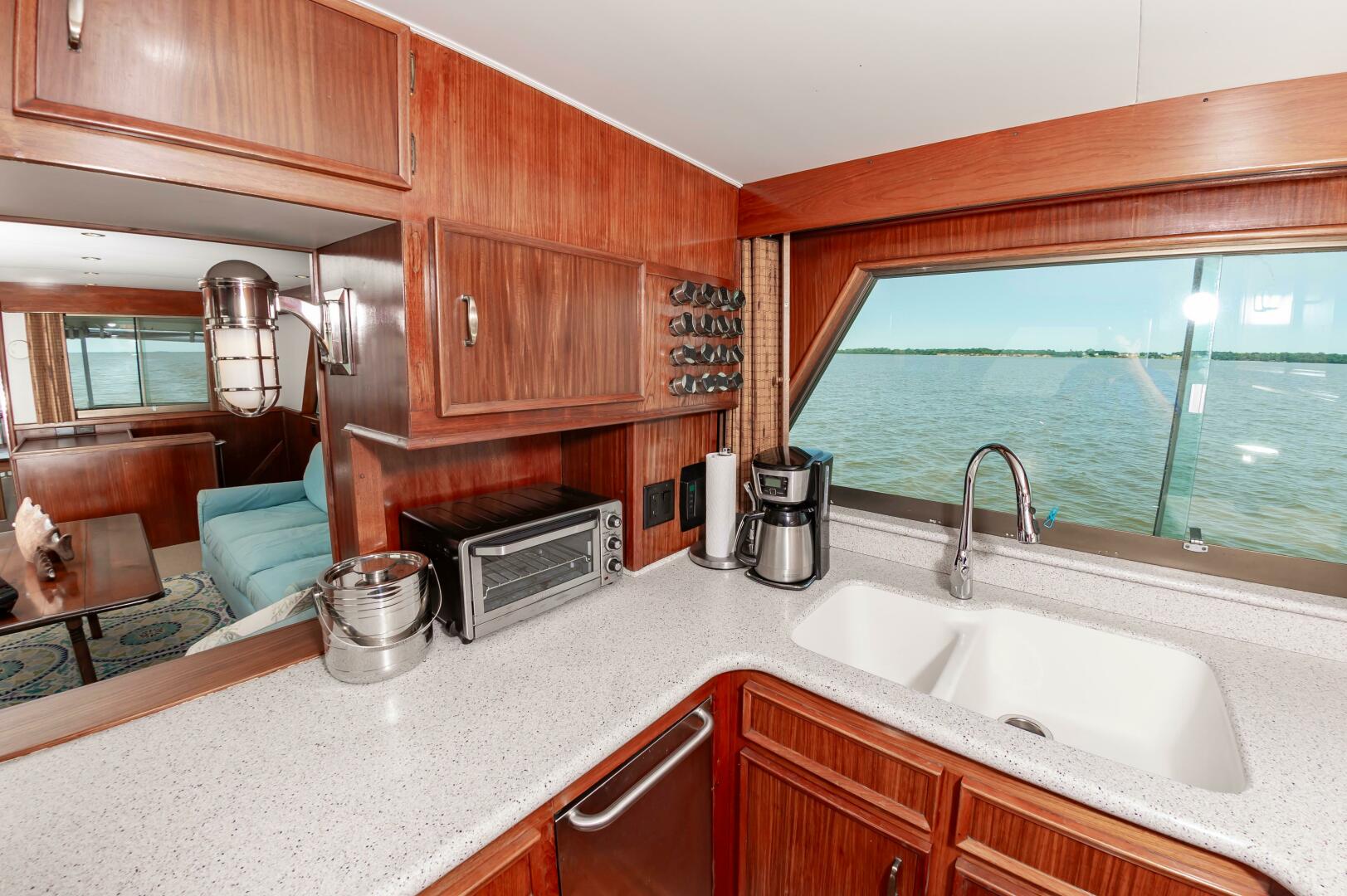 Slide: The Image of 1980 Hatteras Extended Deck Power 9832157 981829165 0 090620250653 17 - 5375831