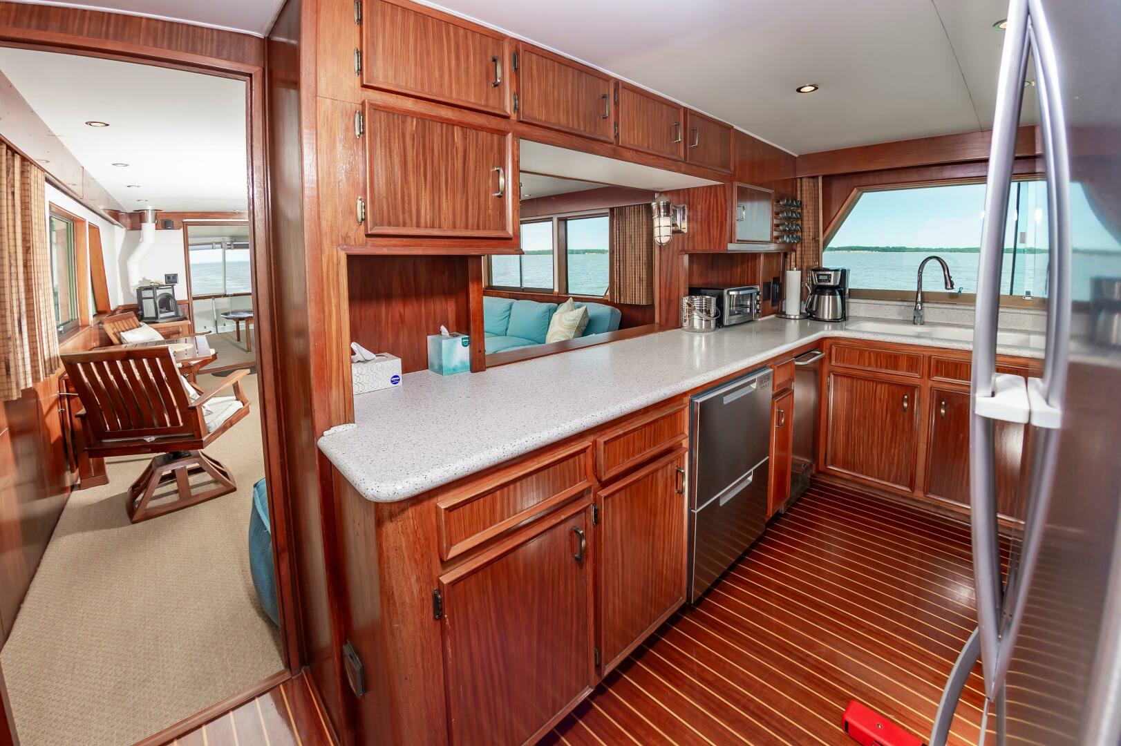 Slide: The Image of 1980 Hatteras Extended Deck Power 9832157 981829163 0 090620250653 15 - 5375835