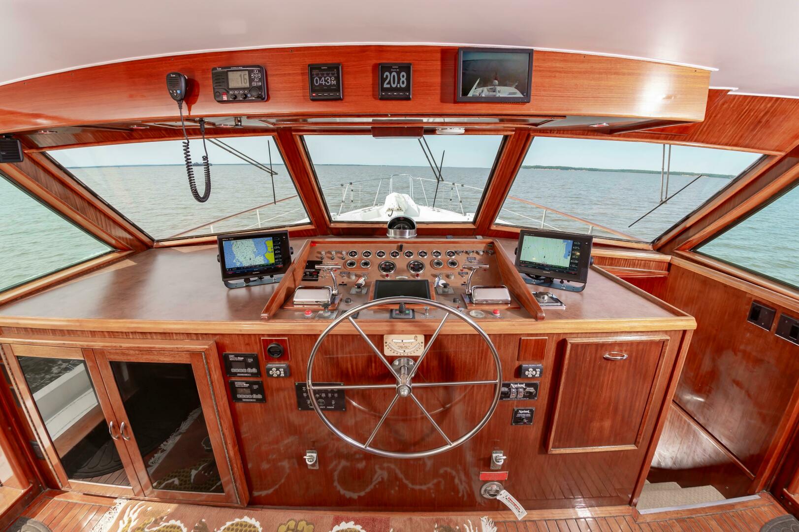 Slide: The Image of 1980 Hatteras Extended Deck Power 9832157 981829157 0 090620250652 9 - 5375839