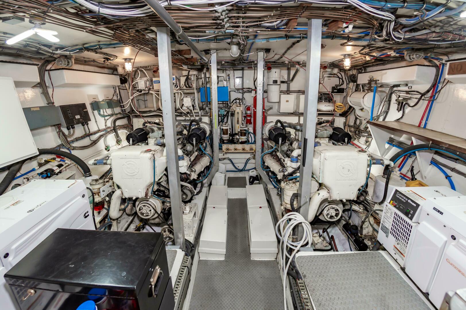 Slide: The Image of 1980 Hatteras Extended Deck Power 9832157 981829242 0 090620250700 79 - 5375775