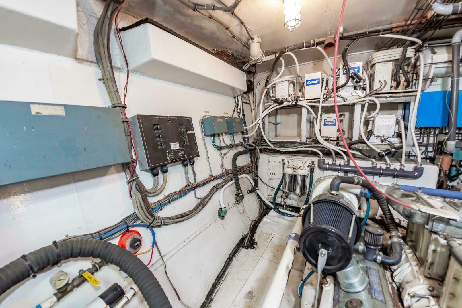 Slide: The Image of 1980 Hatteras Extended Deck Power 9832157 981829251 0 090620250702 88 - 5375766