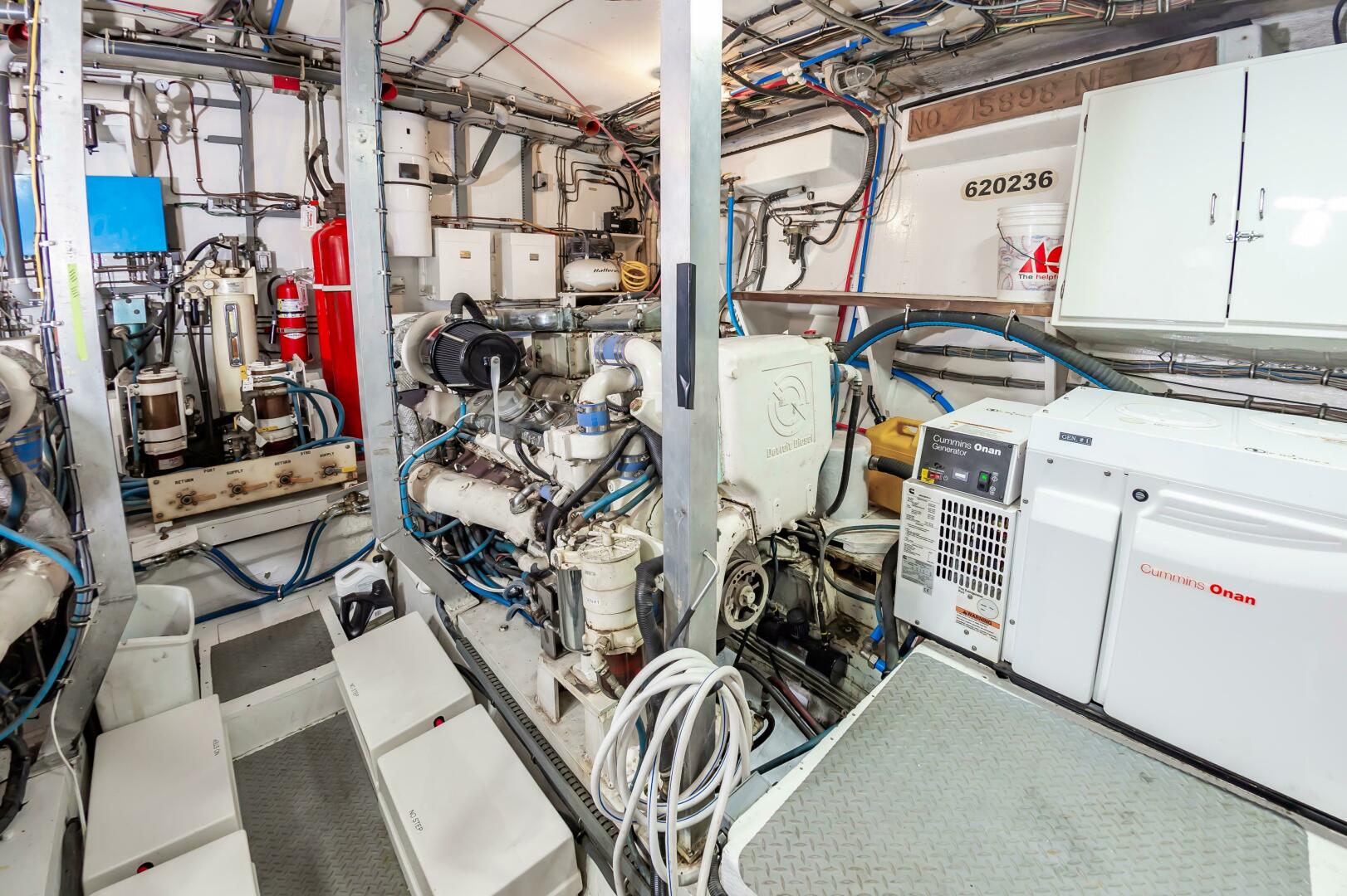 Slide: The Image of 1980 Hatteras Extended Deck Power 9832157 981829244 0 090620250701 81 - 5375773