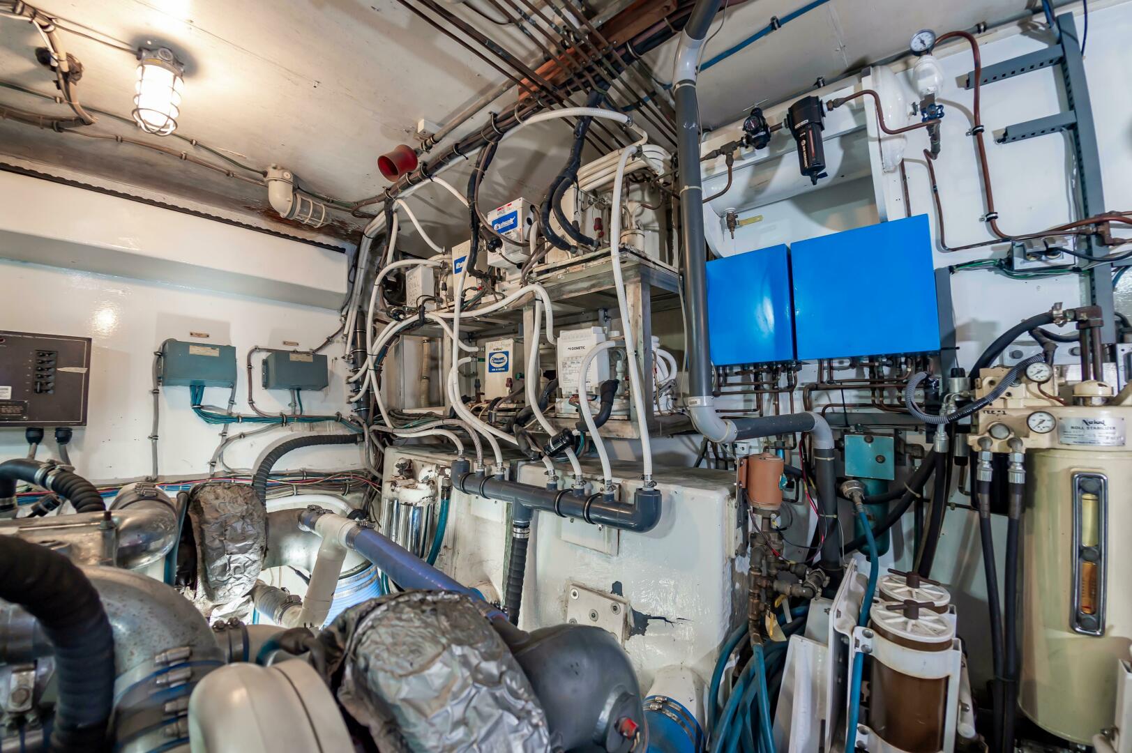 Slide: The Image of 1980 Hatteras Extended Deck Power 9832157 981829247 0 090620250701 84 - 5375770