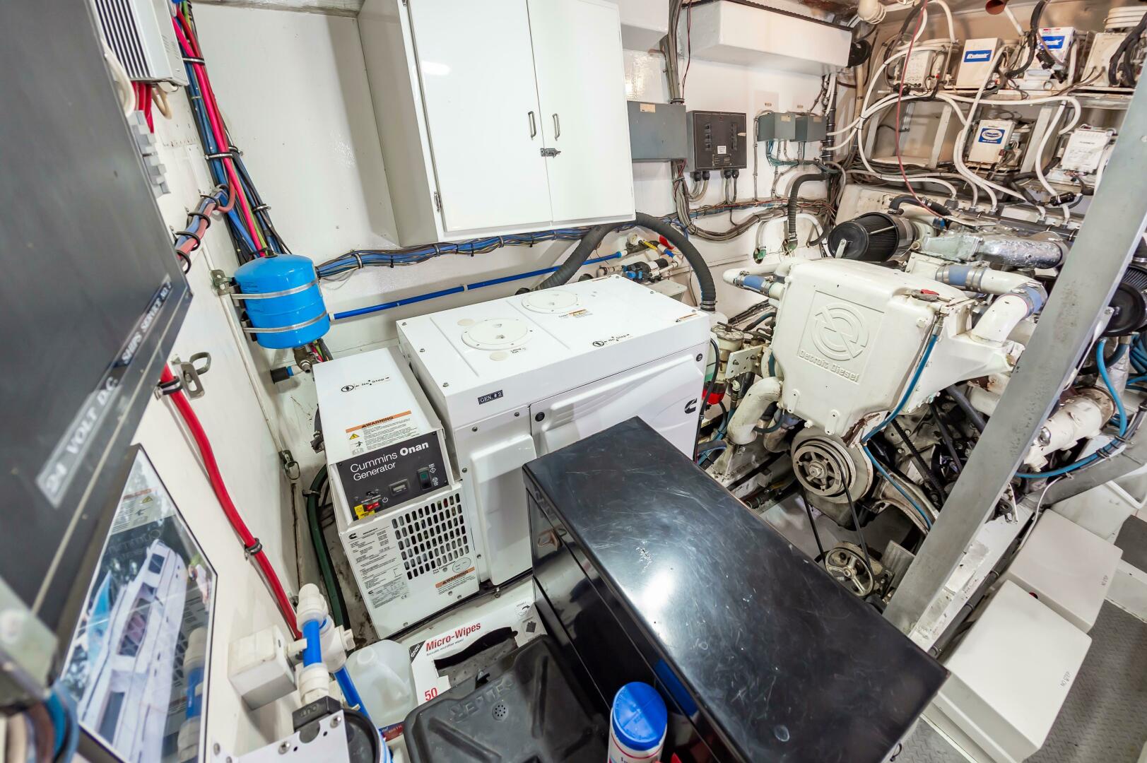 Slide: The Image of 1980 Hatteras Extended Deck Power 9832157 981829246 0 090620250701 83 - 5375771