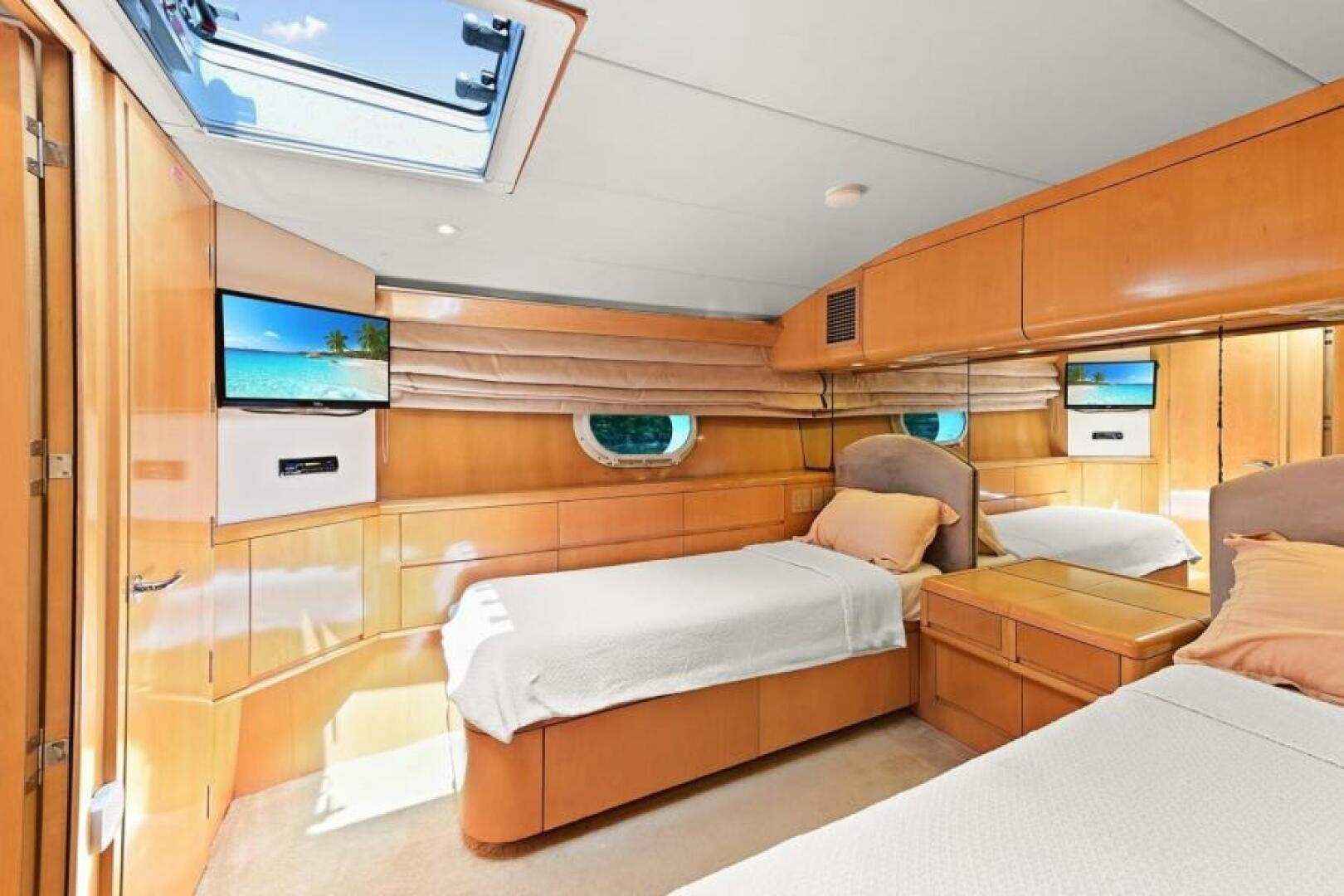 Slide: The Image of Hatteras Flybridge 2000 - 4088809