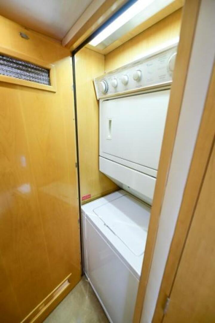 Slide: The Image of Hatteras Flybridge 2000 - 4088820