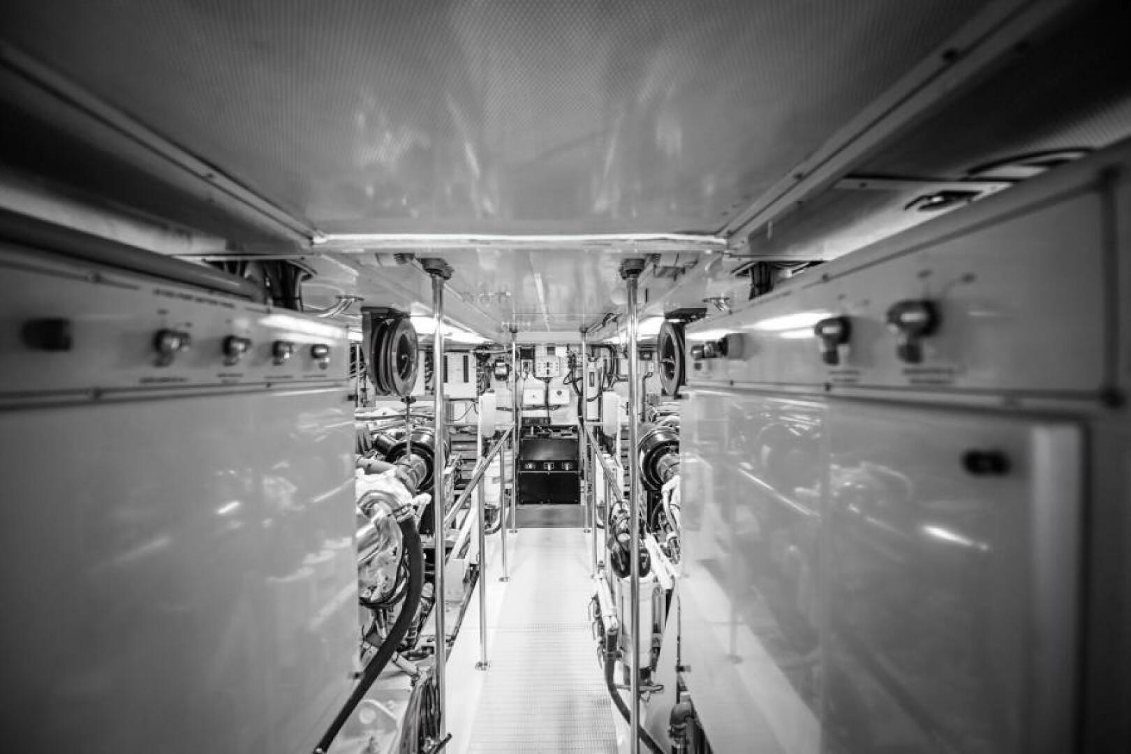 Slide: The Image of Hatteras Flybridge 2000 - 4088826