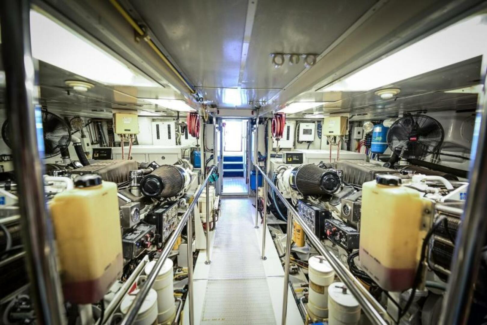 Slide: The Image of Hatteras Flybridge 2000 - 4088830
