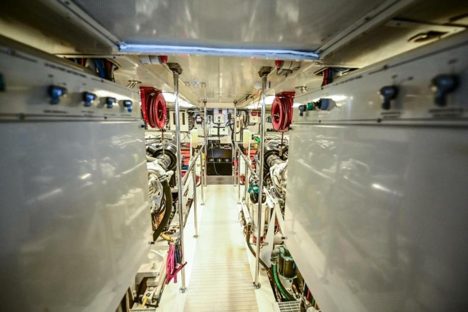 Slide: The Image of Hatteras Flybridge 2000 - 4088831