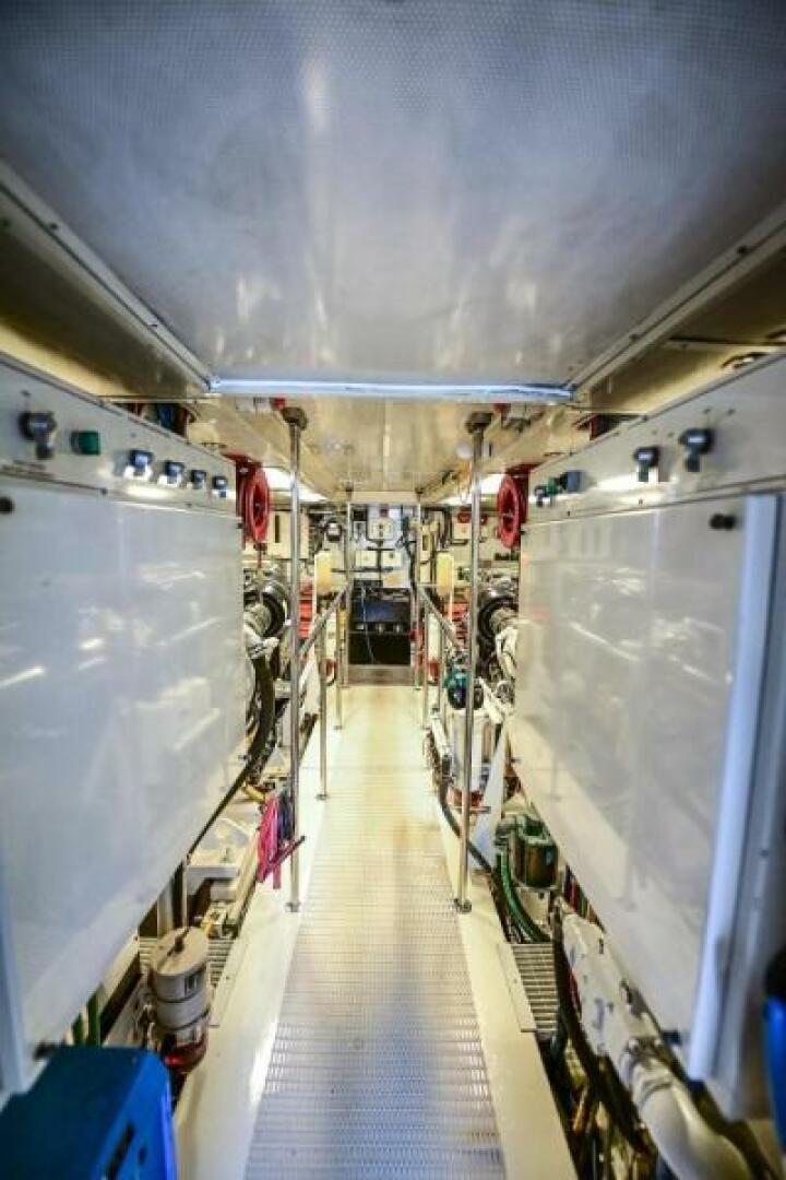 Slide: The Image of Hatteras Flybridge 2000 - 4088832