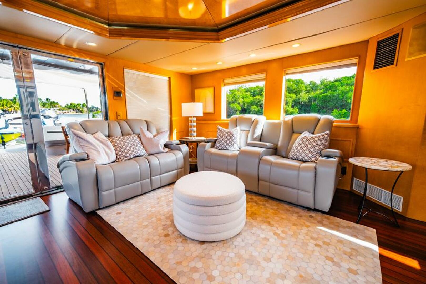 Slide: The Image of Skylounge Aft to Port - 4879827