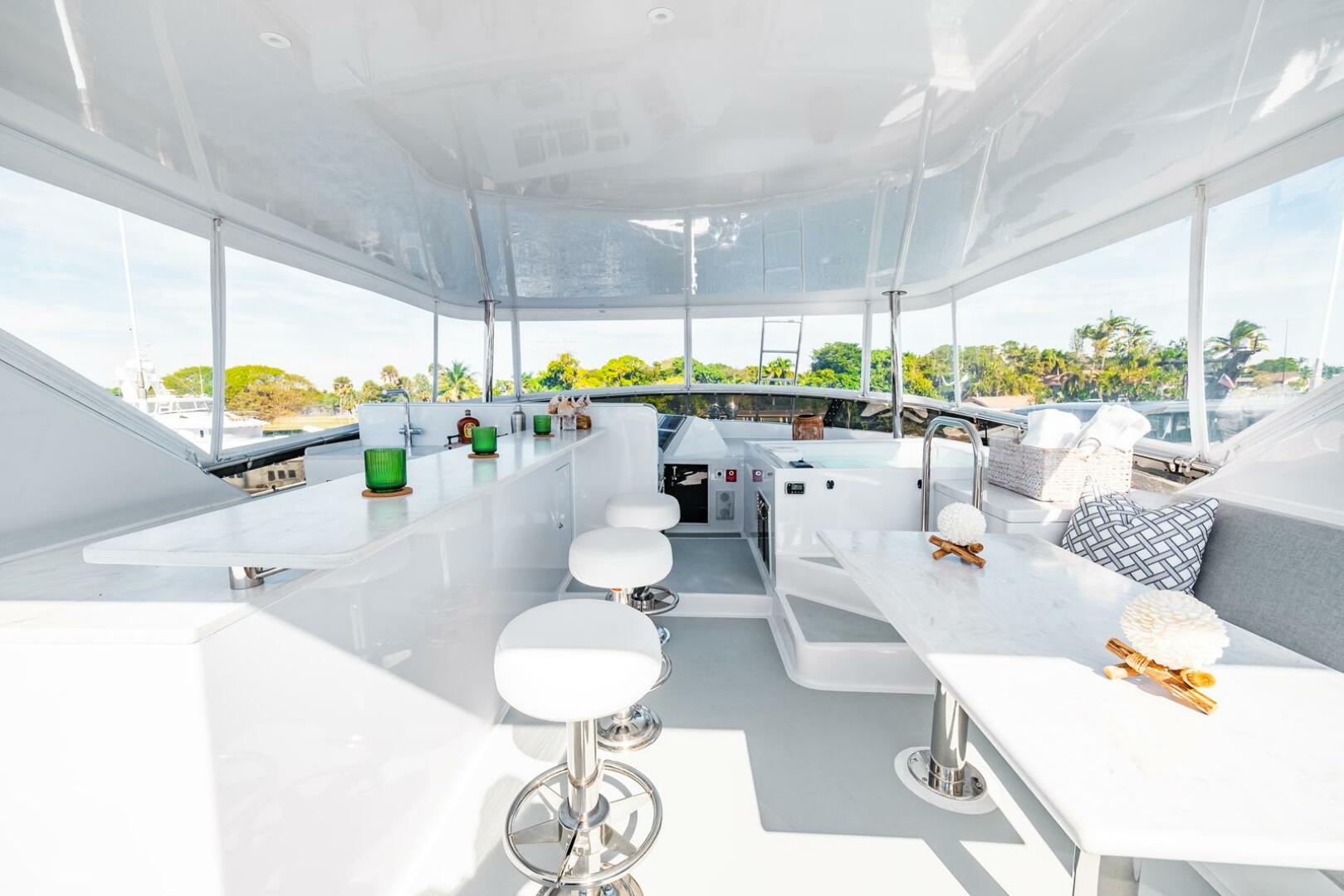 Slide: The Image of Flybridge Looking Forward   - 4900967