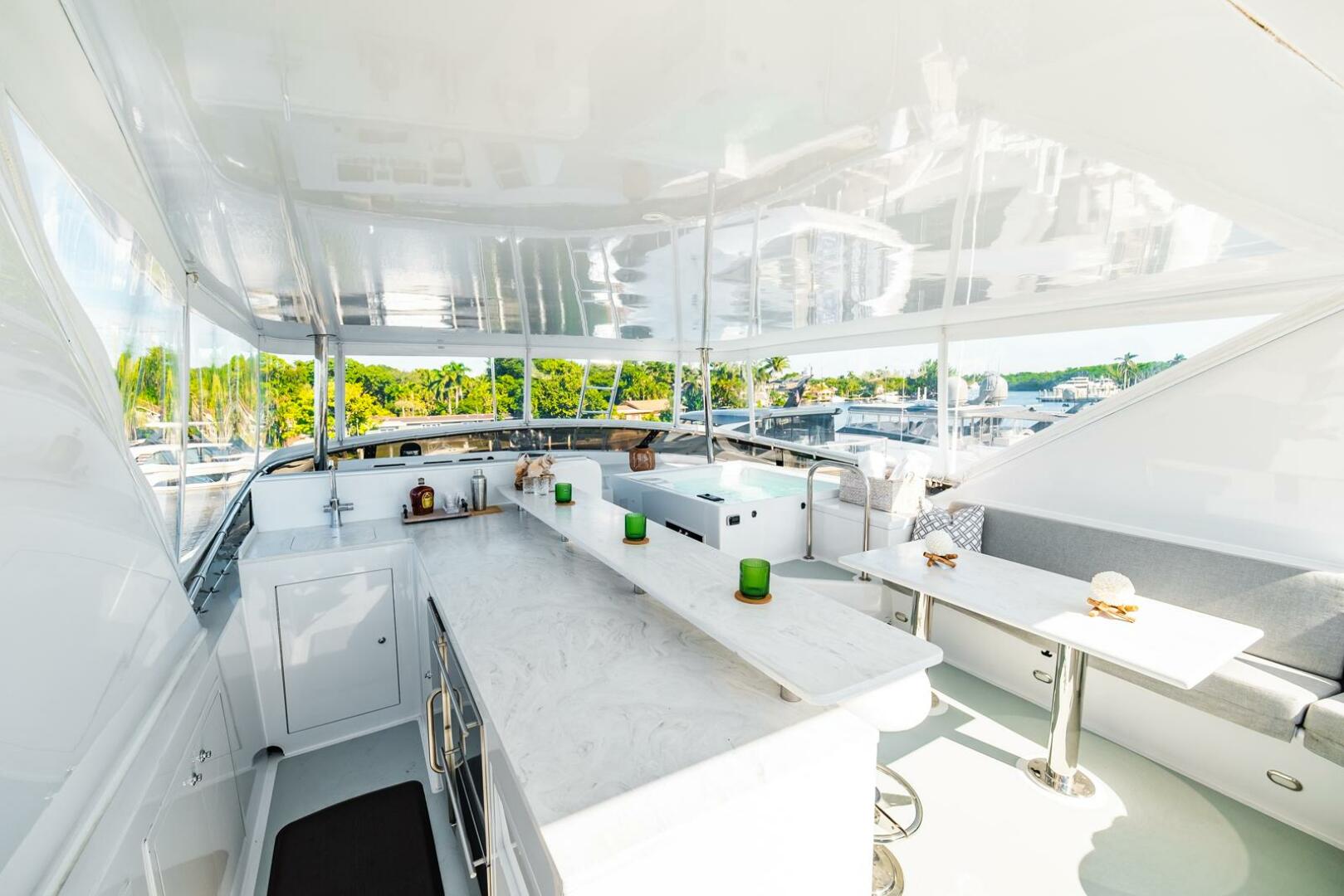 Slide: The Image of Flybridge Bar   - 4900968