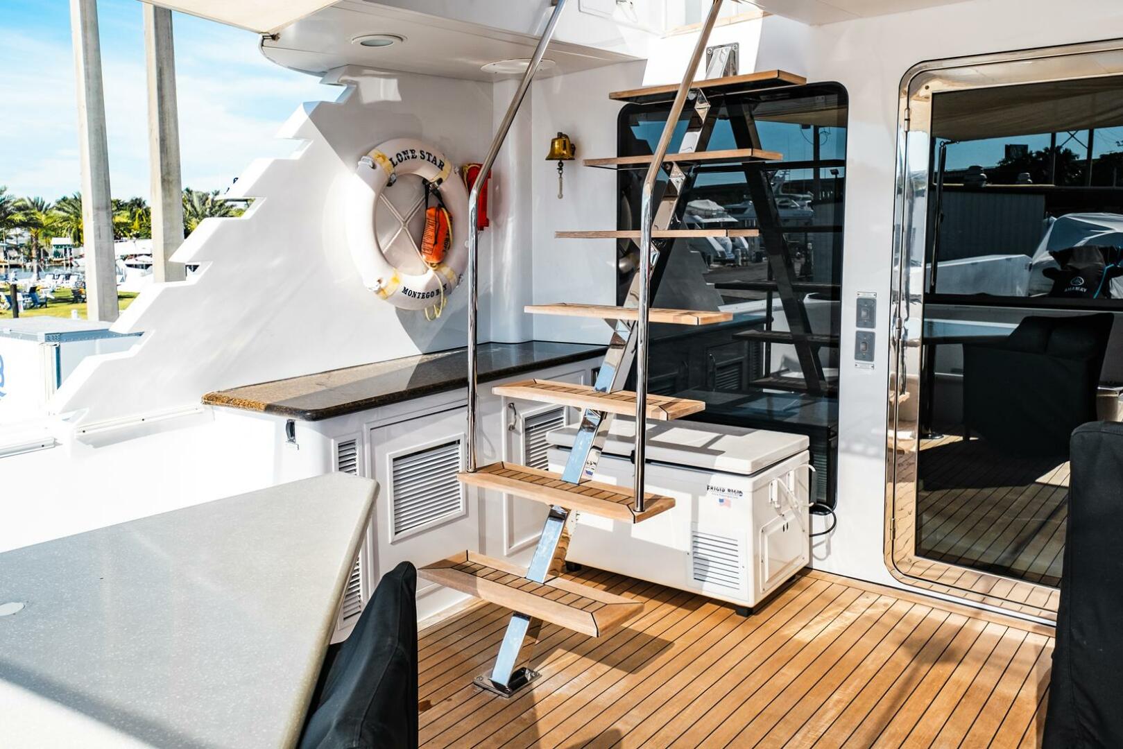 Slide: The Image of Easy Access to Flybridge - 4900966