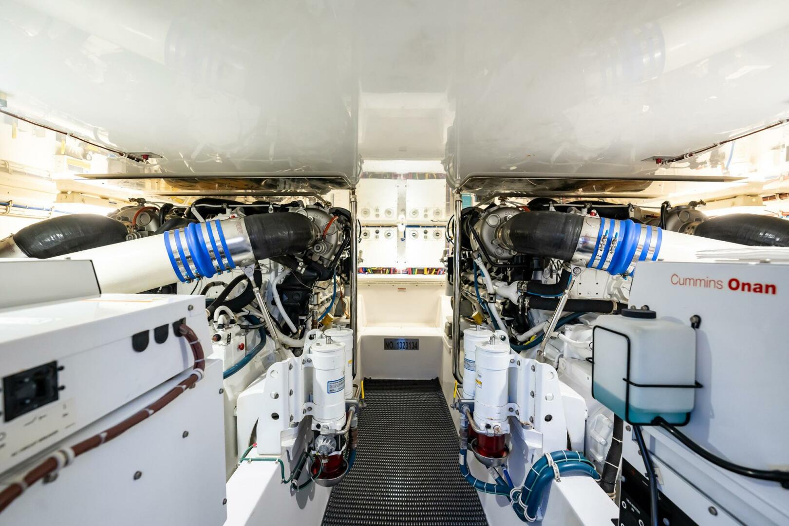 Slide: The Image of Hatteras GT63 2018 - 5021250