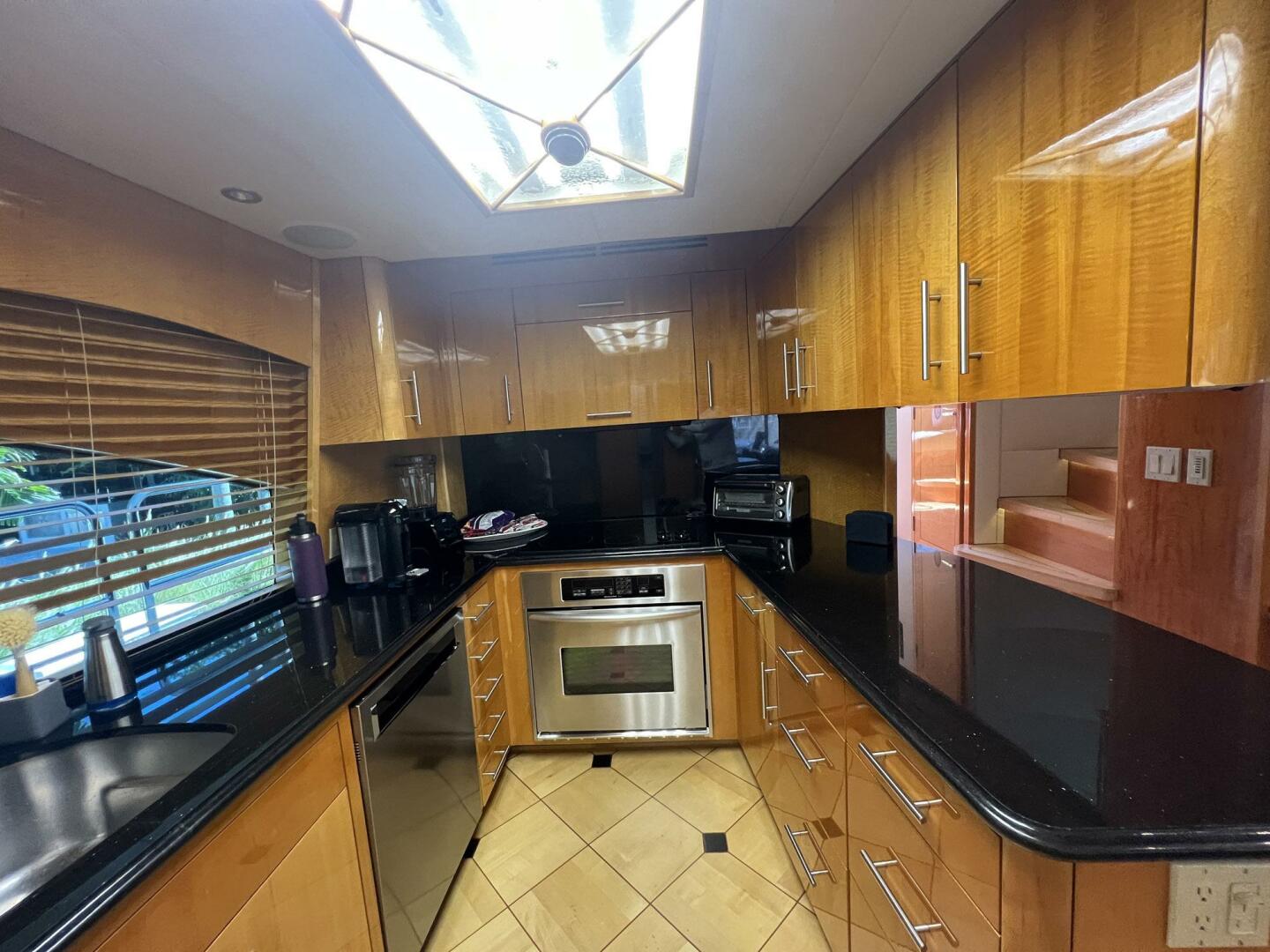 Slide: The Image of Hatteras Motor Yacht 2004 - 3964990