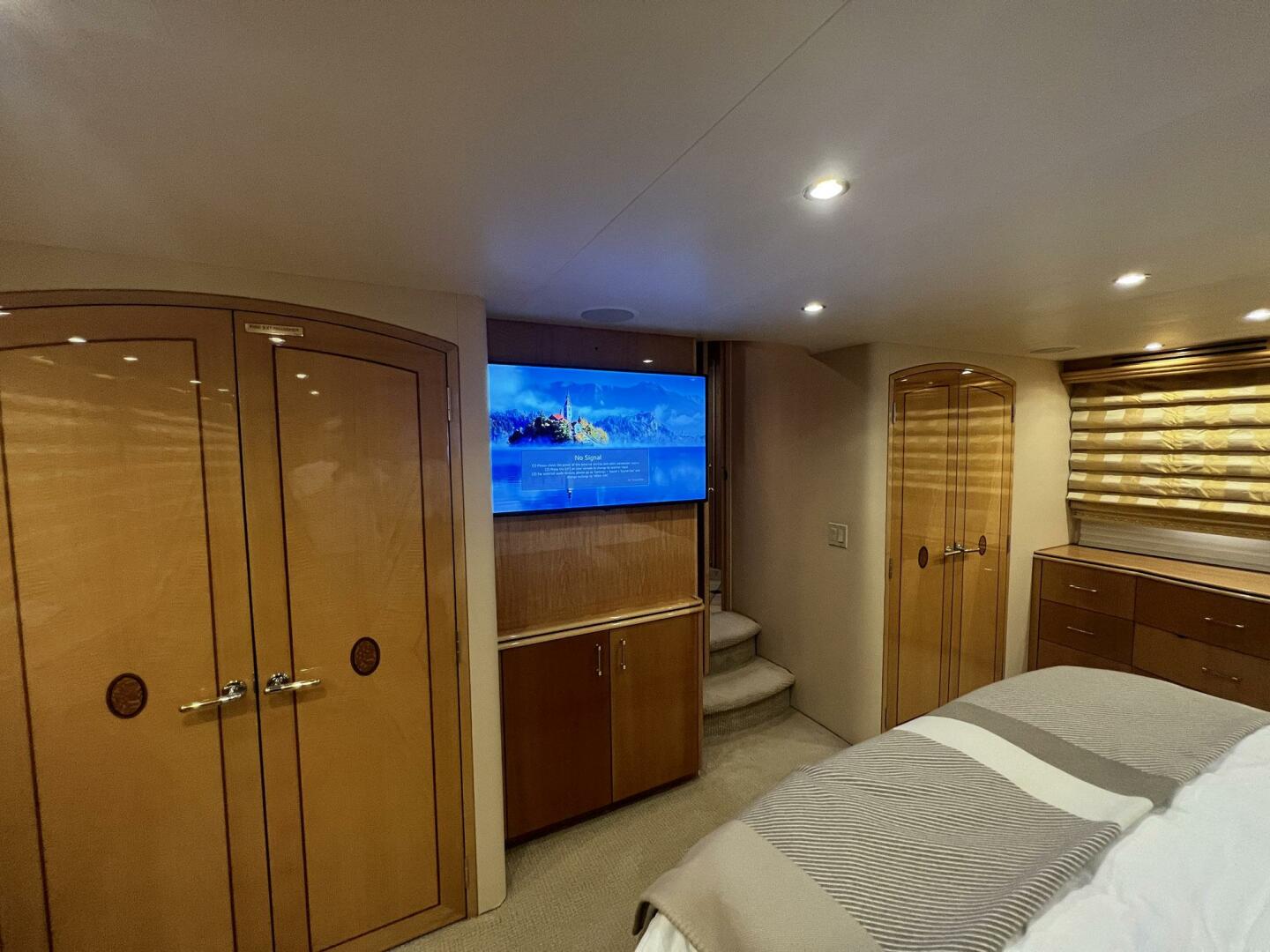 Slide: The Image of Hatteras Motor Yacht 2004 - 3964999
