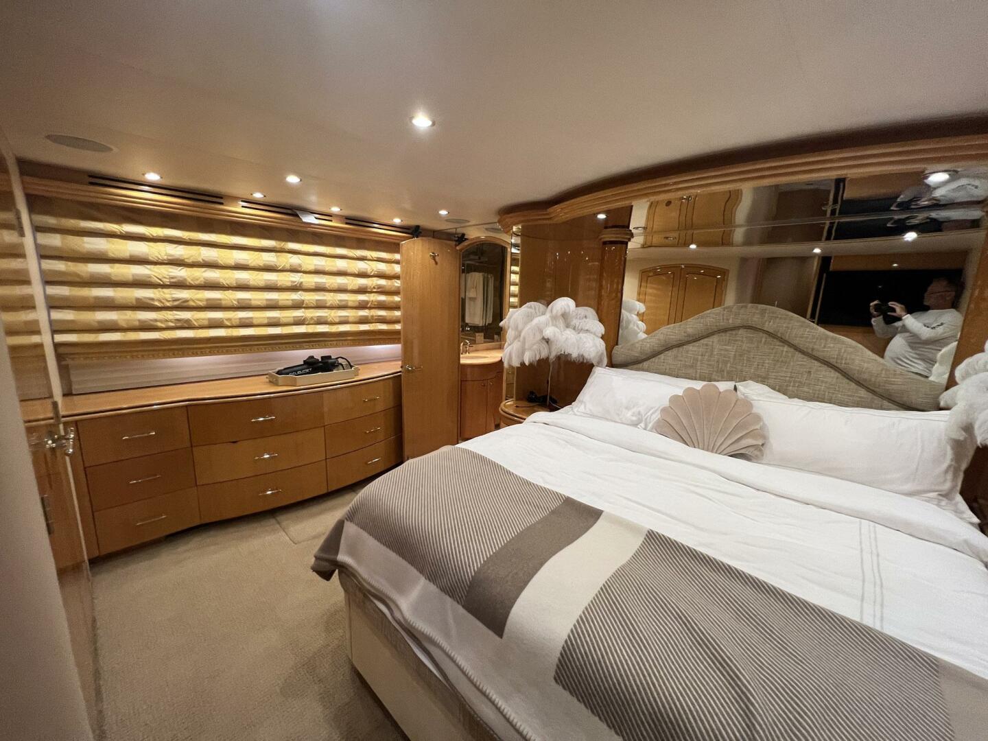 Slide: The Image of Hatteras Motor Yacht 2004 - 3965000