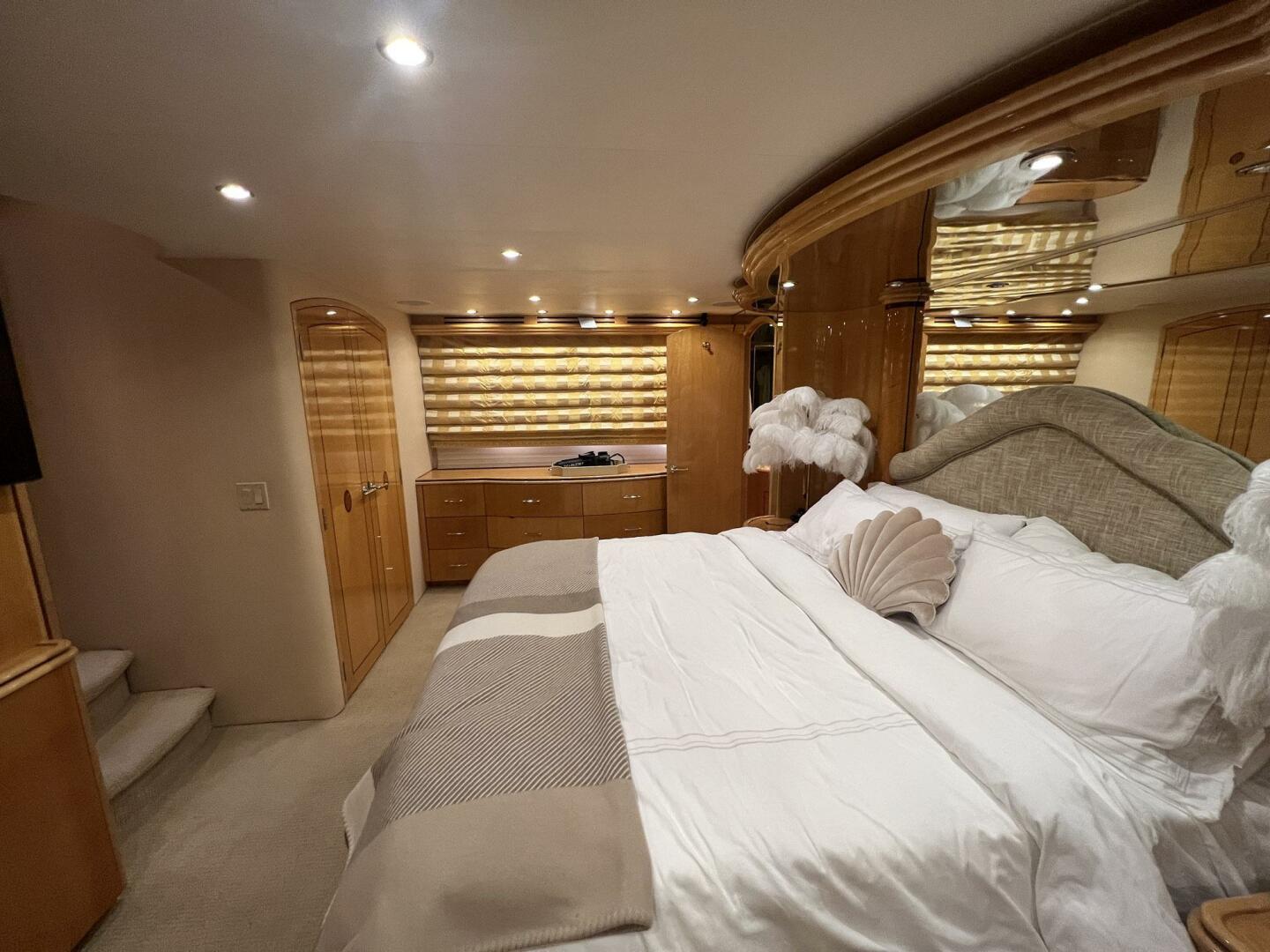 Slide: The Image of Hatteras Motor Yacht 2004 - 3965002
