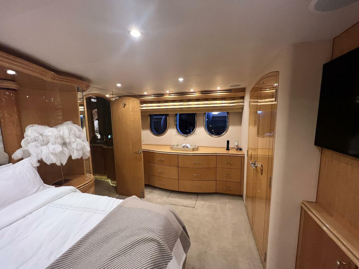 Slide: The Image of Hatteras Motor Yacht 2004 - 3965004