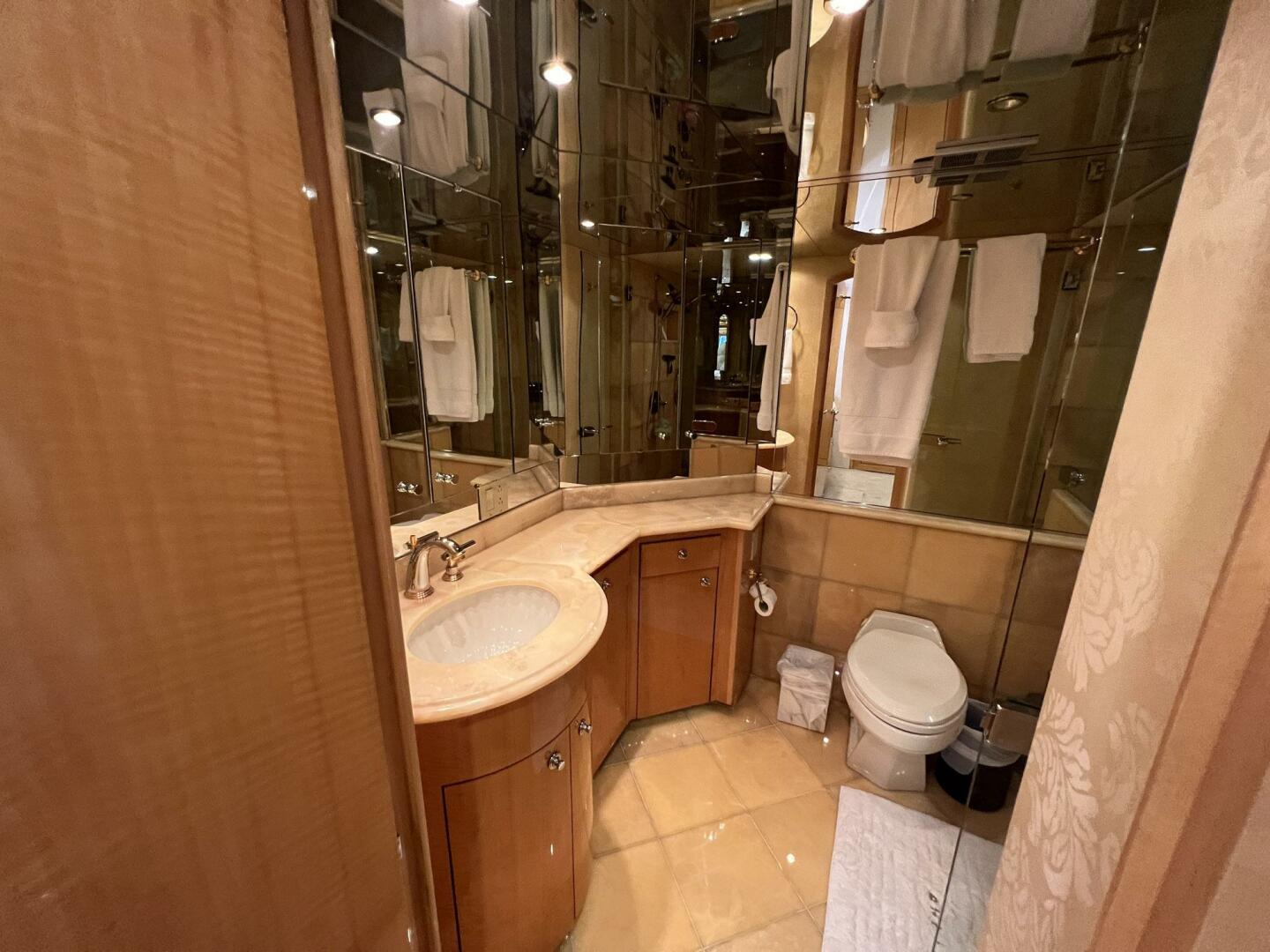 Slide: The Image of Hatteras Motor Yacht 2004 - 3965011
