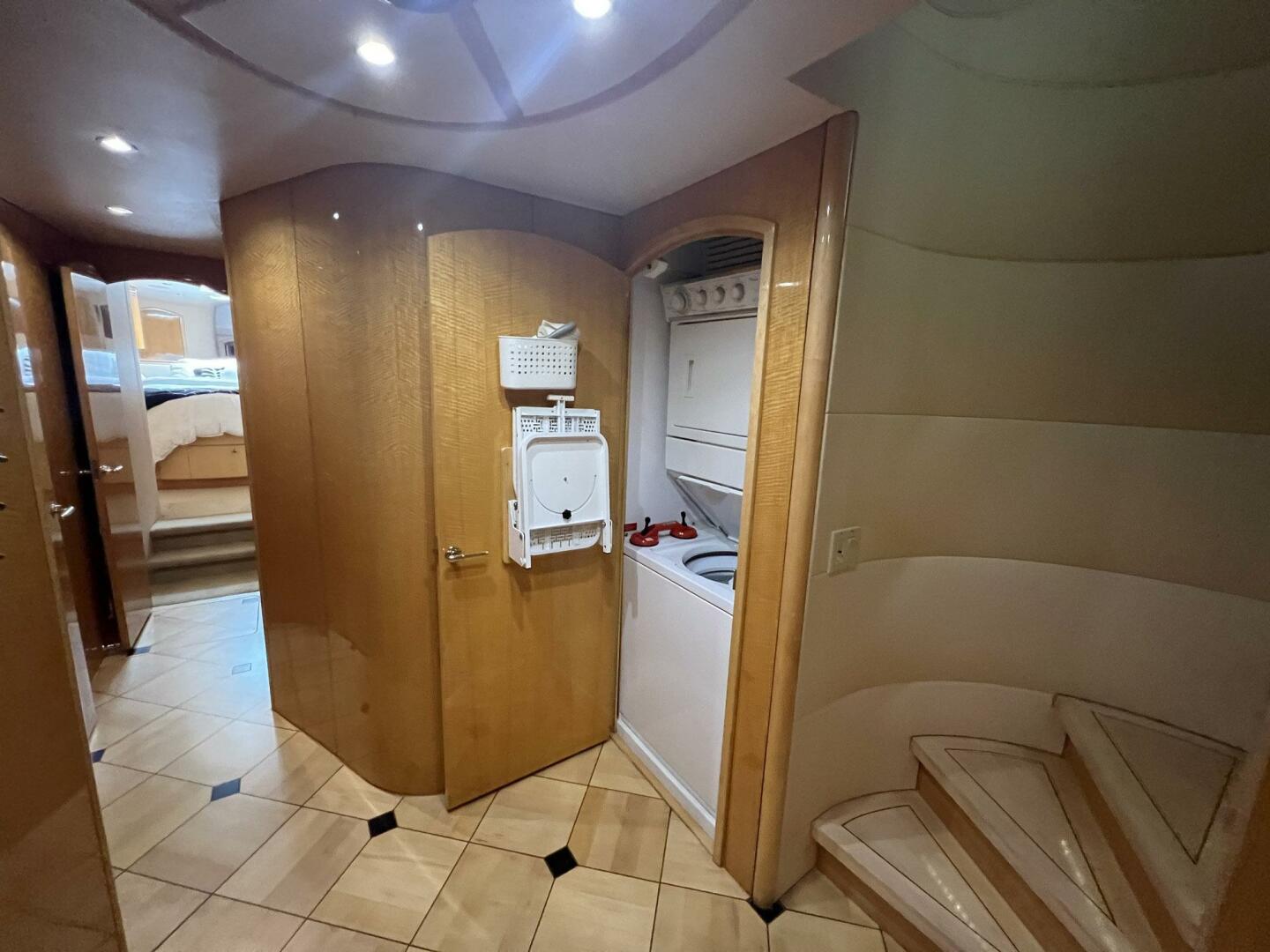 Slide: The Image of Hatteras Motor Yacht 2004 - 3965013