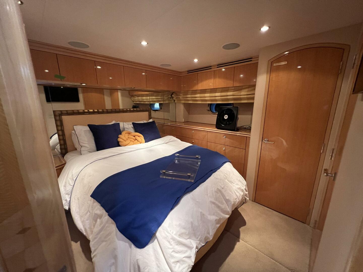 Slide: The Image of Hatteras Motor Yacht 2004 - 3965014