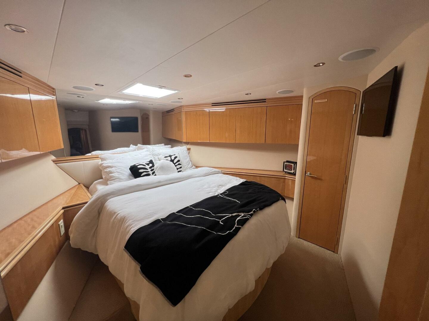Slide: The Image of Hatteras Motor Yacht 2004 - 3965018