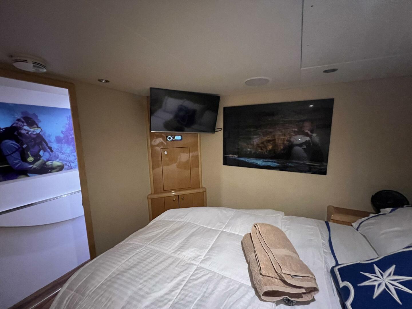 Slide: The Image of Hatteras Motor Yacht 2004 - 3965022