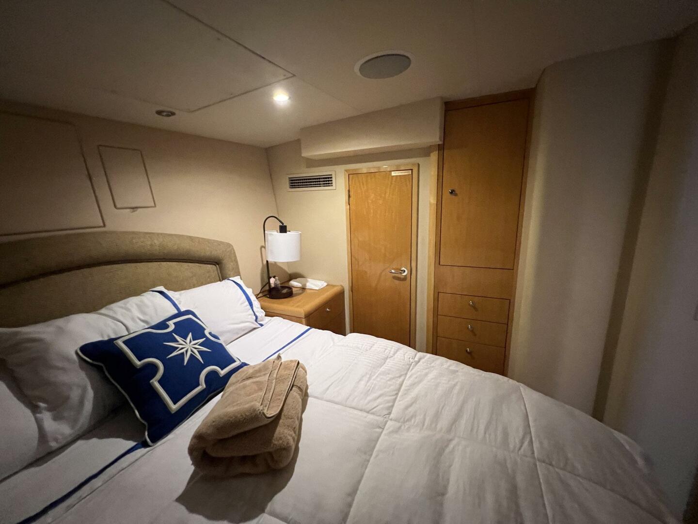Slide: The Image of Hatteras Motor Yacht 2004 - 3965023