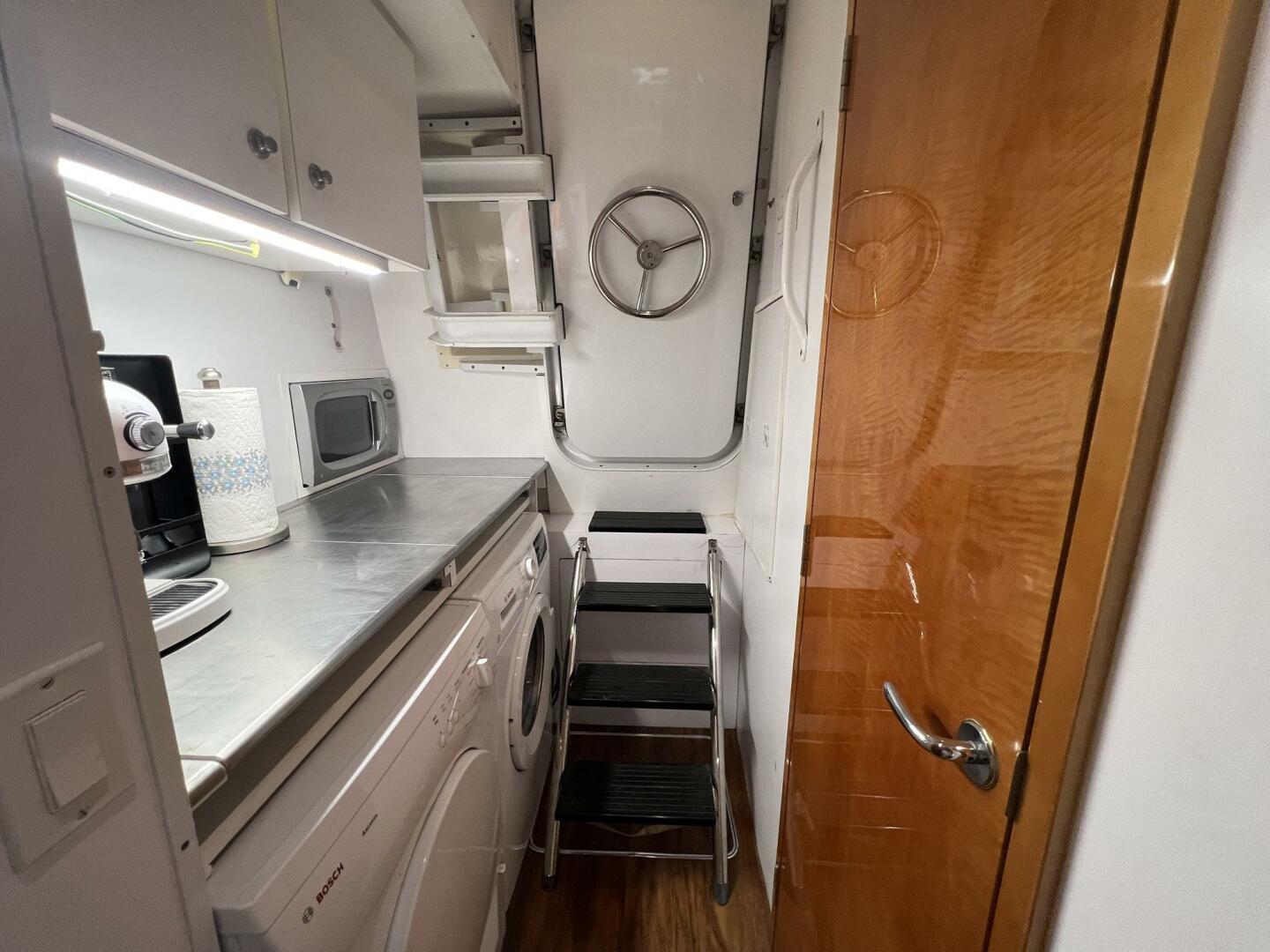 Slide: The Image of Hatteras Motor Yacht 2004 - 3965054