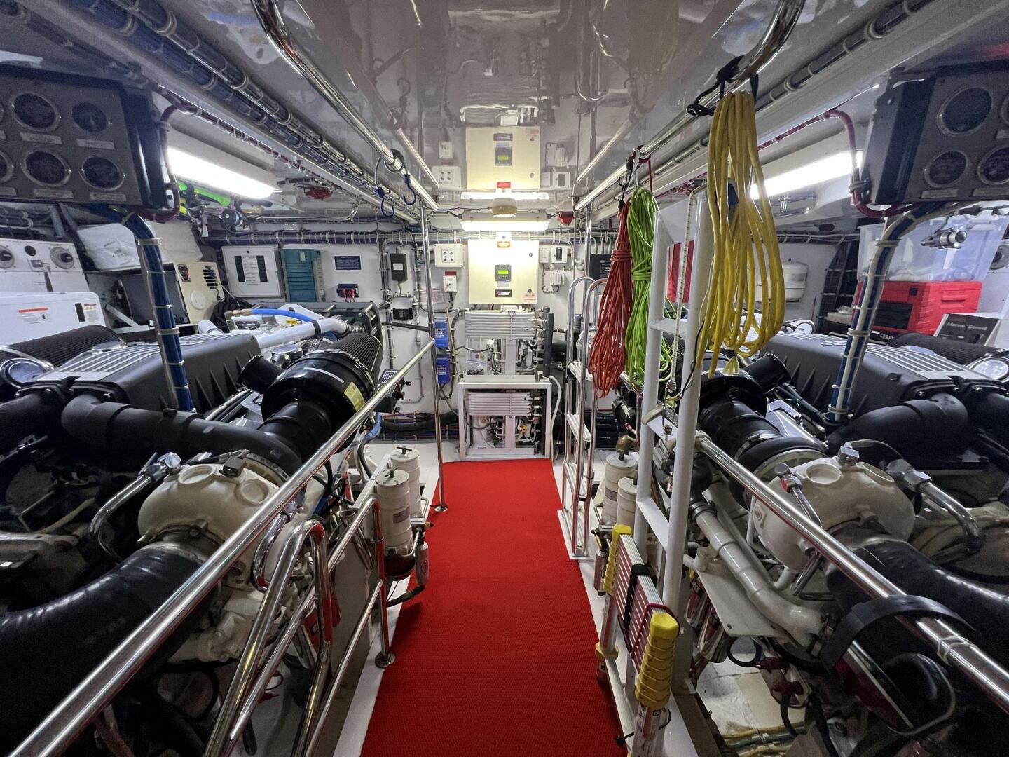 Slide: The Image of Hatteras Motor Yacht 2004 - 3965055