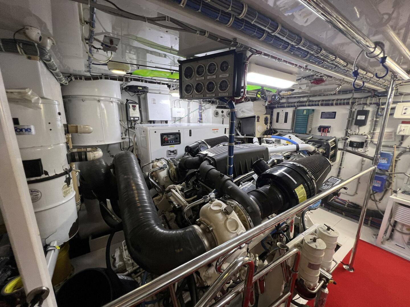 Slide: The Image of Hatteras Motor Yacht 2004 - 3965056