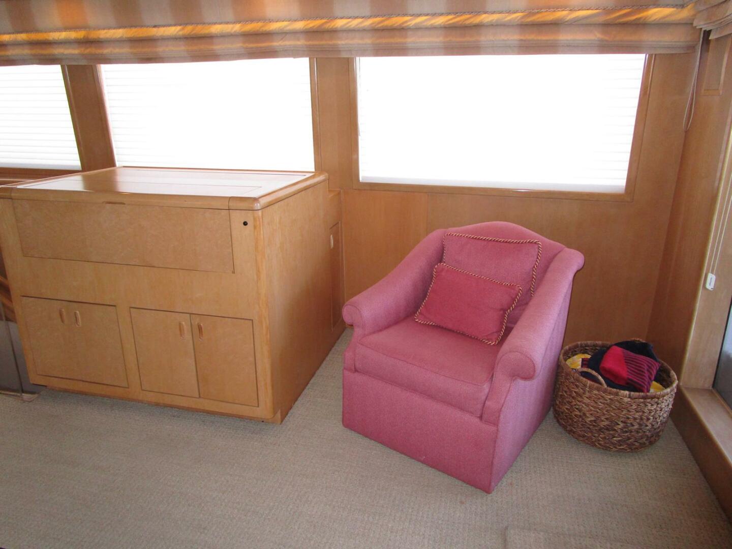 Slide: The Image of Salon Aft to Starboard   - 5121439