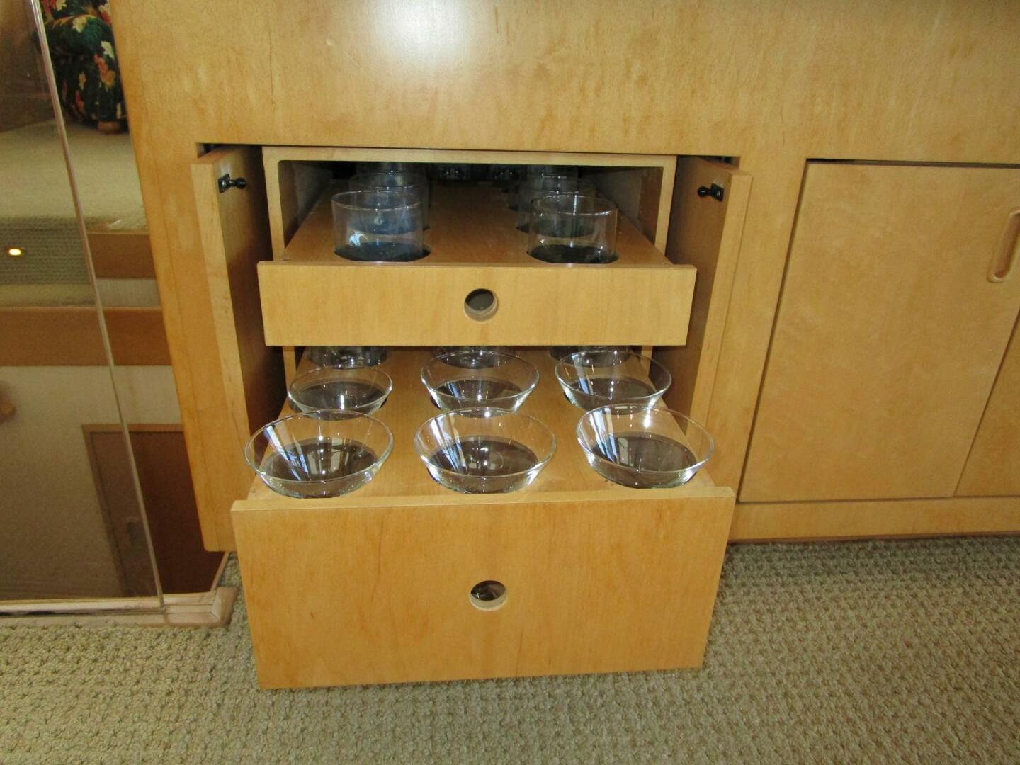 Slide: The Image of Salon Bar Storage  - 5121442