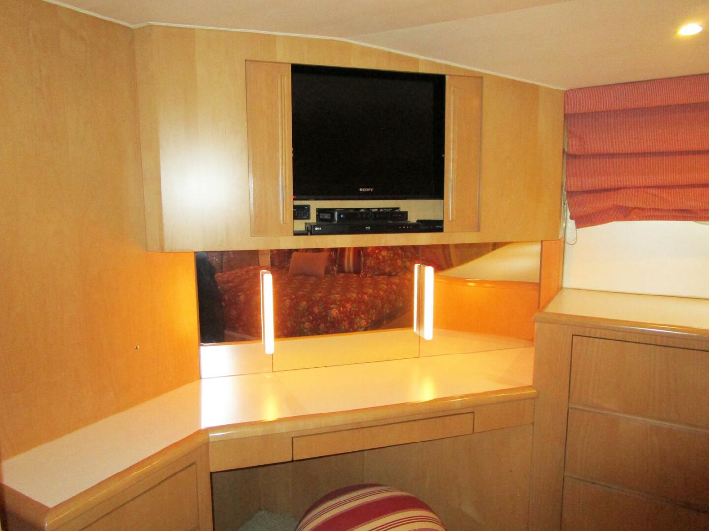 Slide: The Image of Master Vanity and TV  - 5121458