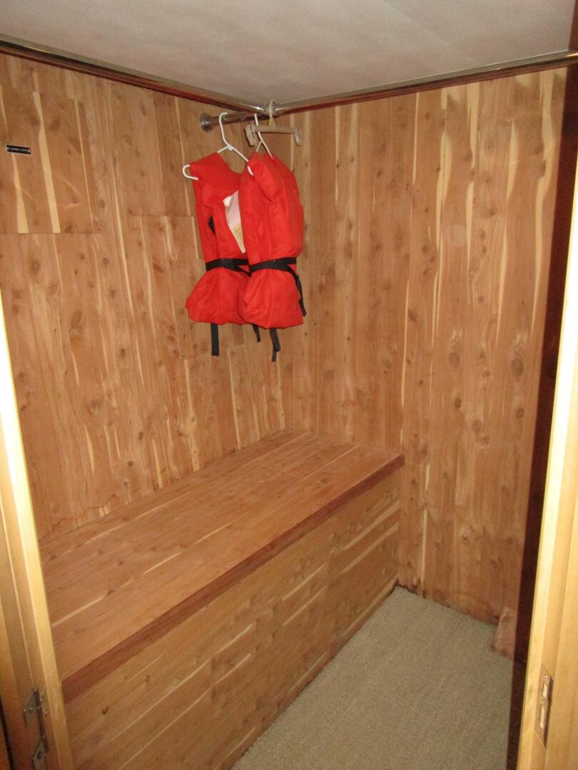 Slide: The Image of Master Walk-In Locker  - 5121459